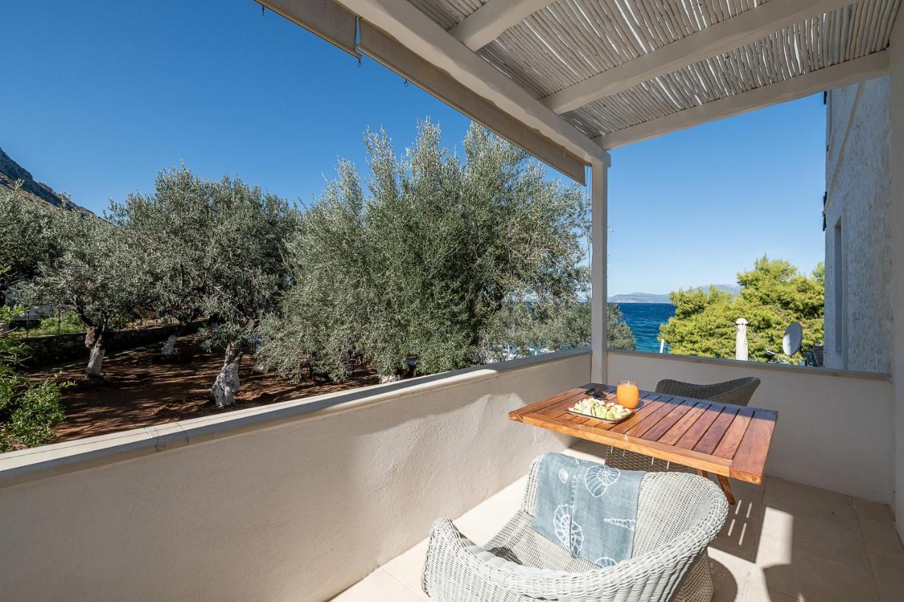Four Seasons Hydra Luxury Suites エクステリア 写真